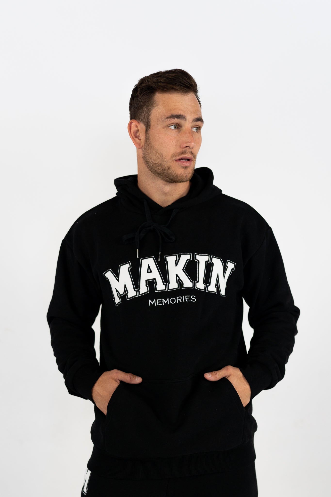 COLLEGE HOODIE IN BLACK