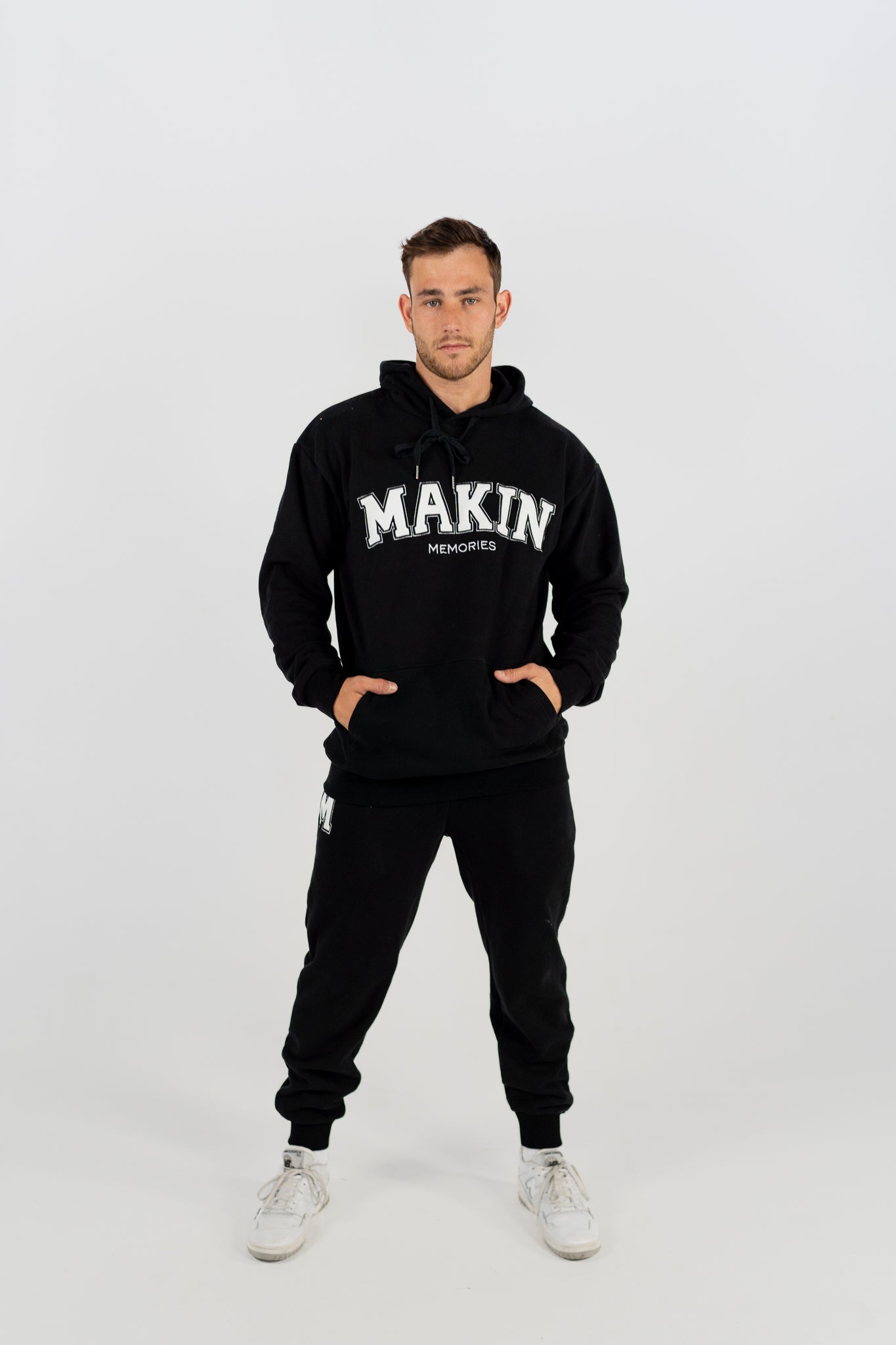 COLLEGE HOODIE IN BLACK