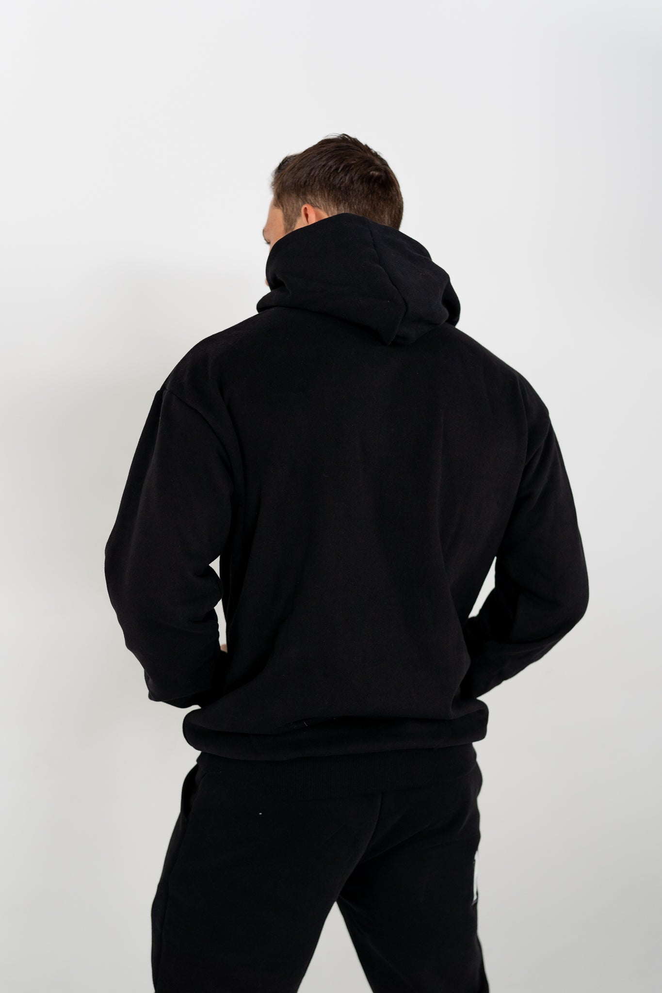 COLLEGE HOODIE IN BLACK